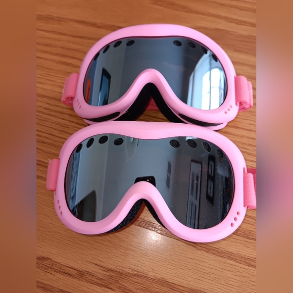 Snow Goggles 2 Pair Magellan Outdoors Pink Youth Snow Goggles 2 PAIRS! - Picture 1 of 5